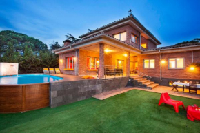 Гостиница Villa Patio 23p Train direct from Aeroport and Barcelona City  Льинарс-Дель-Вальес